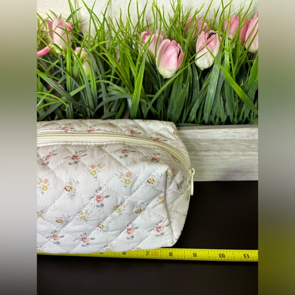 blissfully Beautiful Boutique Bags Boutique New Large Floral Print